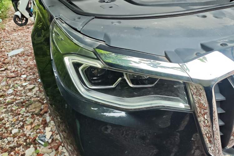 Used Hongqi HS7 2022 2.0T DCT Two-Wheel Drive Smart Connect Flagship Edition 7 Seats Right Front Headlight