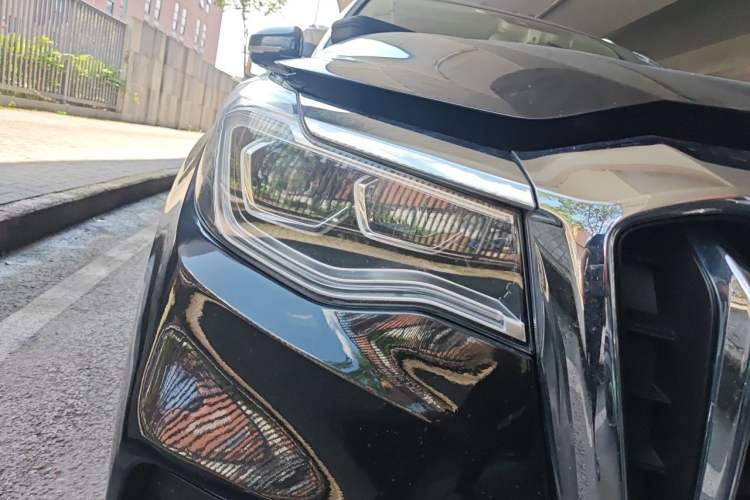Used Hongqi HS7 2022 2.0T DCT Two-Wheel Drive Smart Connect Flagship Edition Seven Seats Right Front Headlight
