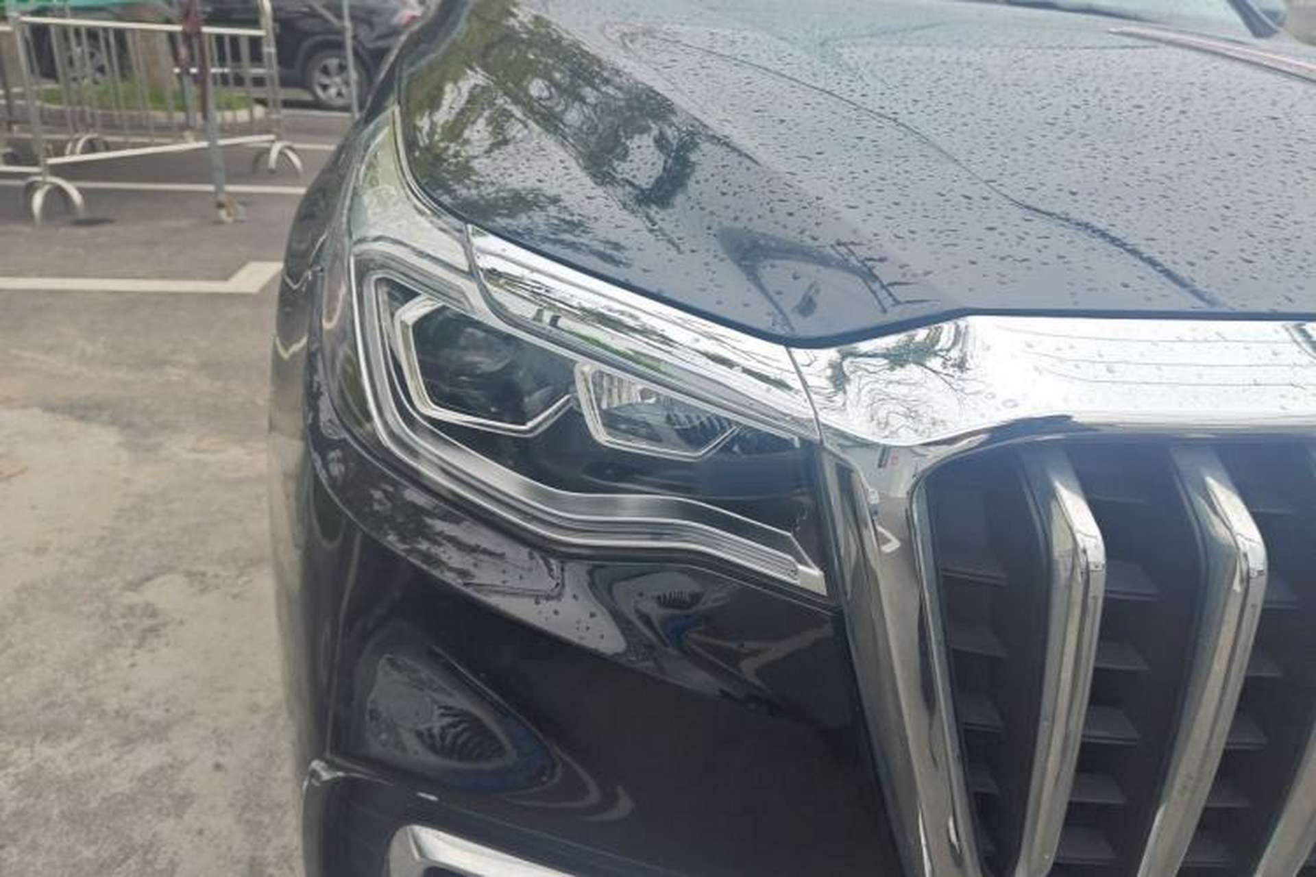 Used Hongqi HS7 2022 2.0T DCT Two-Wheel Drive Smart Connect Flagship Edition 7 Seats Right Front Headlight