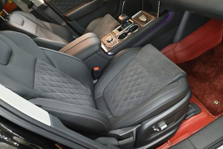 Used Hongqi HS7 2022 2.0T DCT Two-Wheel Drive Smart Connect Flagship Edition Five Seats Right Front Seat