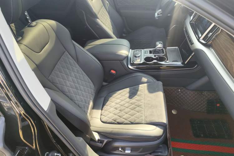 Used Hongqi HS7 2022 2.0T DCT Two-Wheel Drive Smart Connect Flagship Edition Five Seats Right Front Seat