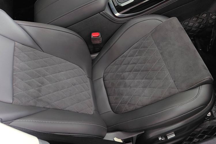 Used Hongqi HS7 2022 2.0T DCT Two-Wheel Drive Smart Connect Flagship Edition Seven Seats Right Front Seat