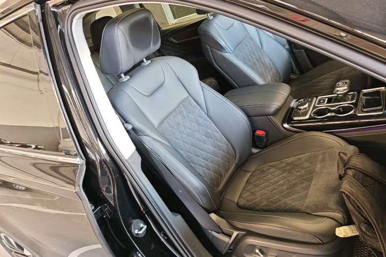 Used Hongqi HS7 2022 3.0T Automatic All-Wheel Drive ZhiLian Flagship Edition Five Seats Right Front Seat