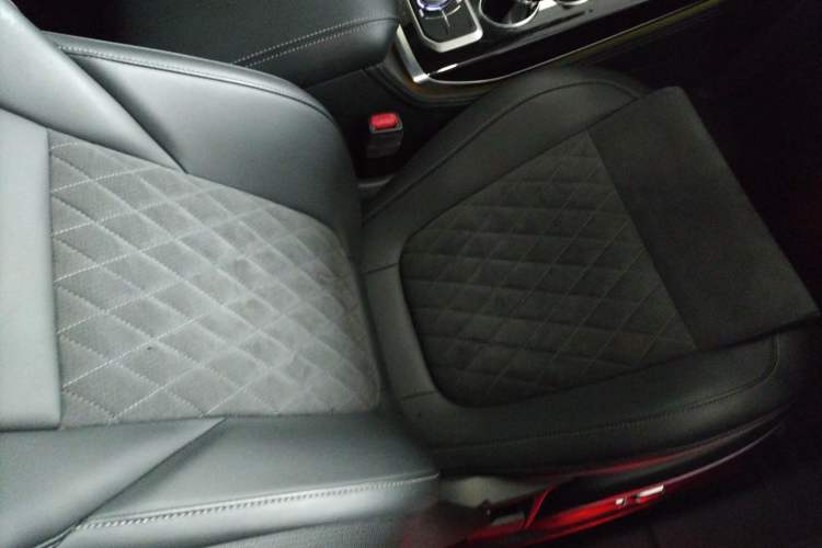 Used Hongqi HS7 2022 2.0T DCT Two-Wheel Drive Smart Connect Flagship Edition Seven Seats Right Front Seat