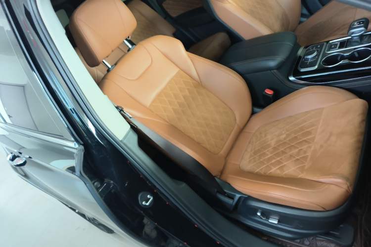Used Hongqi HS7 2022 2.0T DCT Two-Wheel Drive Smart Connect Flagship Edition Seven Seats Right Front Seat