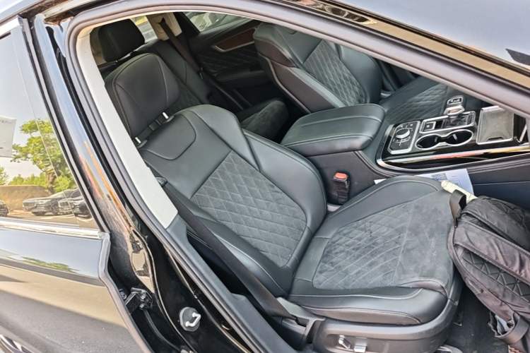Used Hongqi HS7 2022 3.0T Automatic All-Wheel Drive ZhiLian Flagship Edition Five Seats Right Front Seat