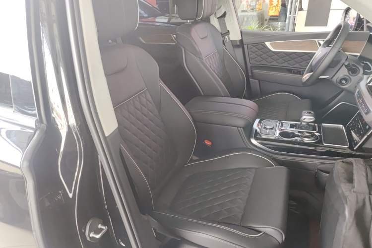 Used Hongqi HS7 2022 3.0T Automatic All-Wheel Drive ZhiLian QiChang Edition 5 Seats Right Front Seat