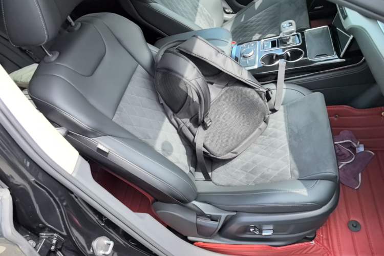 Used Hongqi HS7 2022 2.0T DCT Two-Wheel Drive Smart Connect Flagship Edition Five Seats Right Front Seat