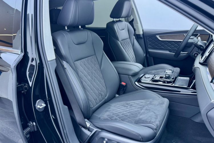 Used Hongqi HS7 2022 3.0T Automatic All-Wheel Drive ZhiLian Flagship Edition Five Seats Right Front Seat