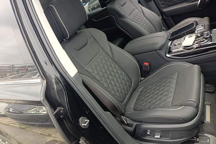 Used Hongqi HS7 2022 3.0T Automatic All-Wheel Drive Smart Connect Flagship Edition 7 Seats Right Front Seat