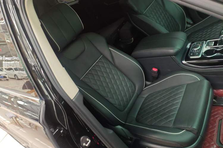 Used Hongqi HS7 2022 3.0T Automatic All-Wheel Drive ZhiLian QiChang Edition 5 Seats Right Front Seat