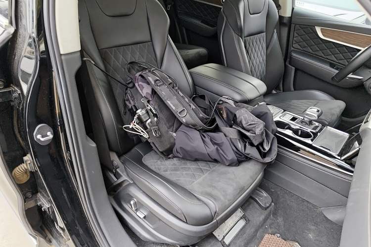 Used Hongqi HS7 2022 3.0T Automatic All-Wheel Drive ZhiLian Flagship Edition Five Seats Right Front Seat