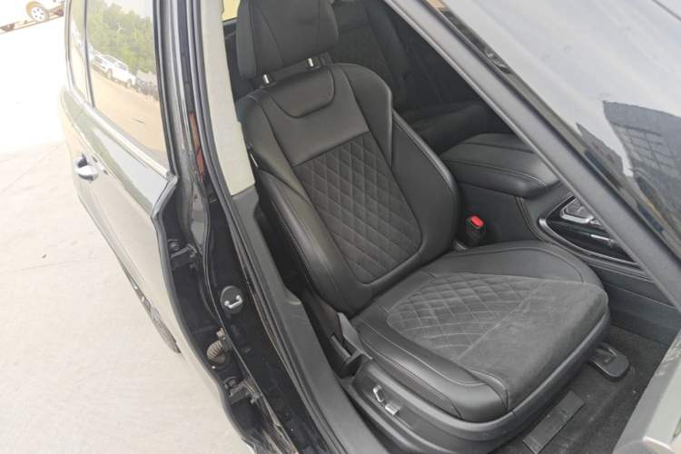 Used Hongqi HS7 2022 3.0T Automatic All-Wheel Drive ZhiLian Flagship Edition Five Seats Right Front Seat