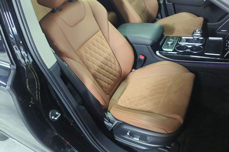 Used Hongqi HS7 2022 2.0T DCT Two-Wheel Drive Smart Connect Flagship Edition Seven Seats Right Front Seat