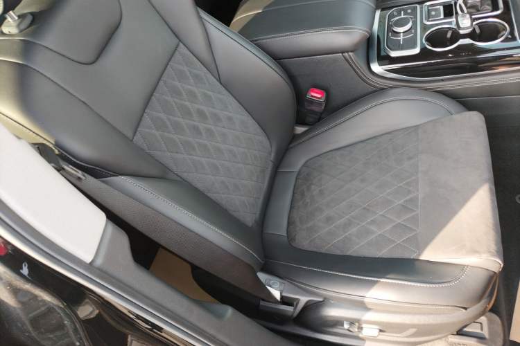 Used Hongqi HS7 2022 2.0T DCT Two-Wheel Drive Smart Connect Flagship Edition Seven Seats Right Front Seat