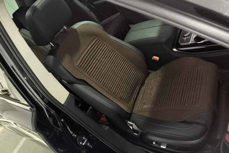Used Hongqi HS7 2022 3.0T Automatic All-Wheel Drive ZhiLian Flagship Edition Five Seats Right Front Seat