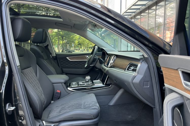 Used Hongqi HS7 2022 2.0T DCT Two-Wheel Drive Smart Connect Flagship Edition Seven Seats Right Front Seat