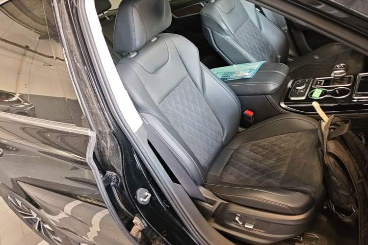 Used Hongqi HS7 2022 3.0T Automatic All-Wheel Drive ZhiLian Flagship Edition Five Seats Right Front Seat