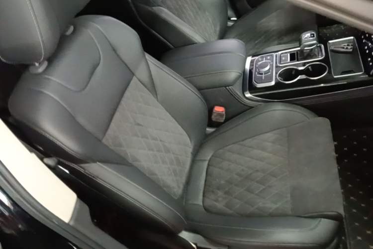 Used Hongqi HS7 2022 2.0T DCT Two-Wheel Drive Smart Connect Flagship Edition 7 Seats Right Front Seat
