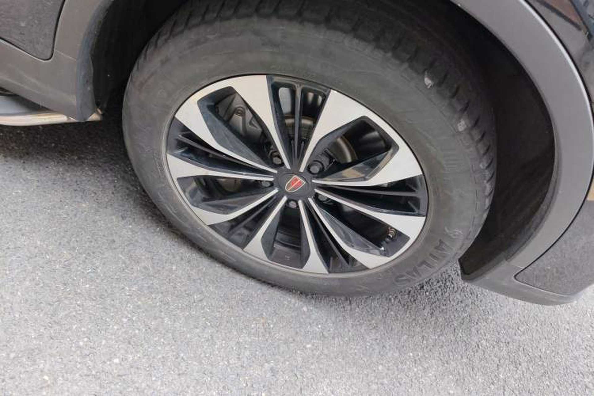 Used Hongqi HS7 2022 2.0T DCT Two-Wheel Drive Smart Connect Flagship Edition Five Seats Right Front Wheel Hub