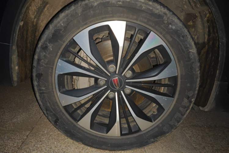 Used Hongqi HS7 2022 2.0T DCT Two-Wheel Drive Smart Connect Flagship Edition Five Seats Right Front Wheel Hub