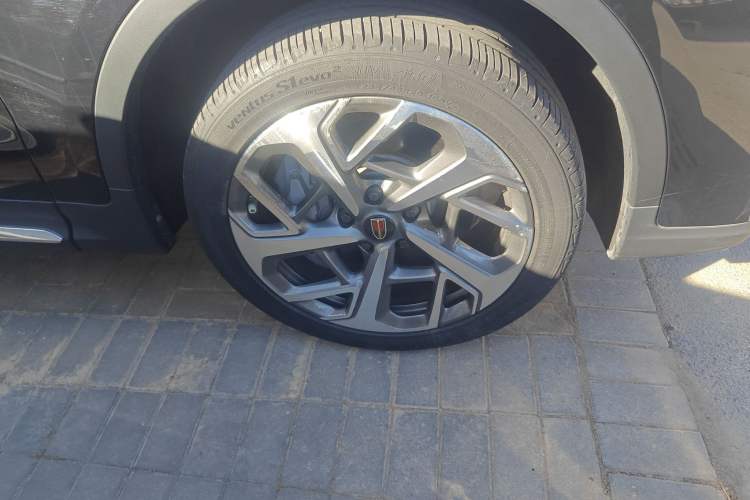 Used Hongqi HS7 2022 2.0T DCT Two-Wheel Drive Smart Connect Flagship Edition Five Seats Right Front Wheel Hub