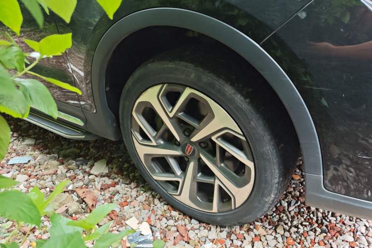 Used Hongqi HS7 2022 2.0T DCT Two-Wheel Drive Smart Connect Flagship Edition 7 Seats Right Front Wheel Hub