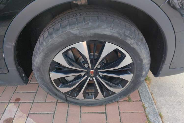 Used Hongqi HS7 2022 2.0T DCT Two-Wheel Drive Smart Connect Flagship Edition Seven Seats Right Front Wheel Hub
