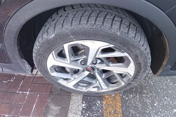 Used Hongqi HS7 2022 2.0T DCT Two-Wheel Drive Smart Connect Flagship Edition Five Seats Right Front Wheel Hub