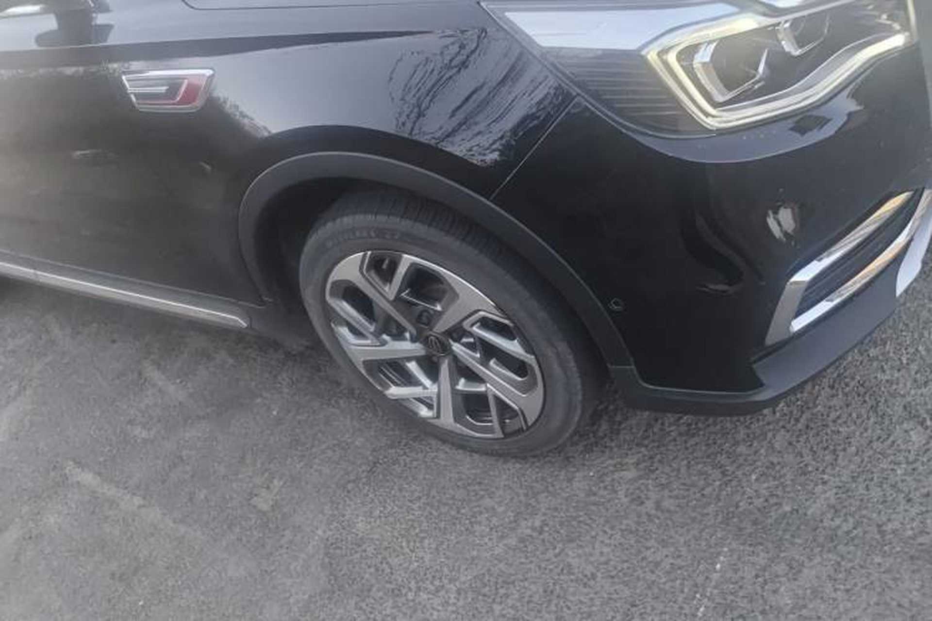 Used Hongqi HS7 2022 3.0T Automatic All-Wheel Drive Smart Connect Flagship Edition 7 Seats Right Front Wheel Hub