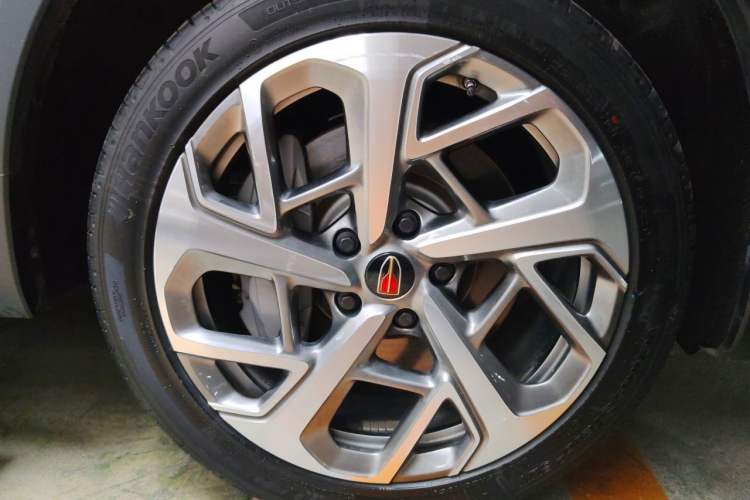 Used Hongqi HS7 2022 2.0T DCT Two-Wheel Drive Smart Connect Flagship Edition Five Seats Right Front Wheel Hub