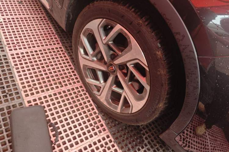 Used Hongqi HS7 2022 3.0T Automatic All-Wheel Drive ZhiLian QiChang Edition 5 Seats Right Front Wheel Hub