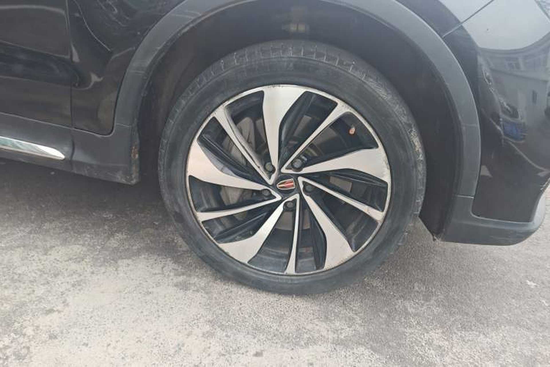 Used Hongqi HS7 2022 2.0T DCT Two-Wheel Drive Smart Connect Flagship Edition 7 Seats Right Front Wheel Hub