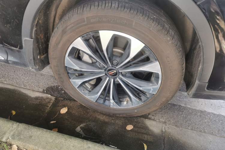 Used Hongqi HS7 2022 2.0T DCT Two-Wheel Drive Smart Connect Flagship Edition Five Seats Right Front Wheel Hub