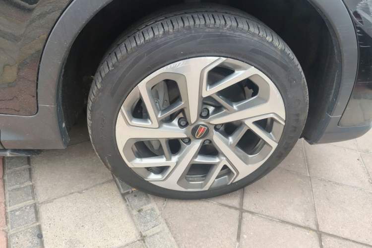 Used Hongqi HS7 2022 2.0T DCT Two-Wheel Drive Smart Connect Flagship Edition Five Seats Right Front Wheel Hub