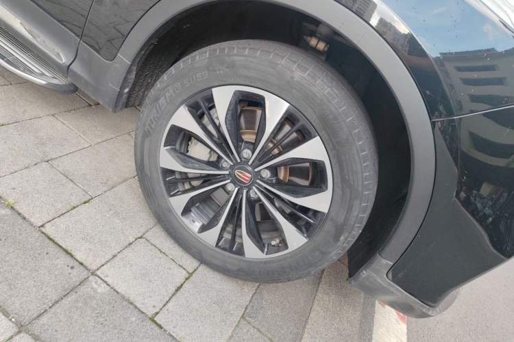 Used Hongqi HS7 2022 2.0T DCT Two-Wheel Drive Smart Connect Flagship Edition Seven Seats Right Front Wheel Hub