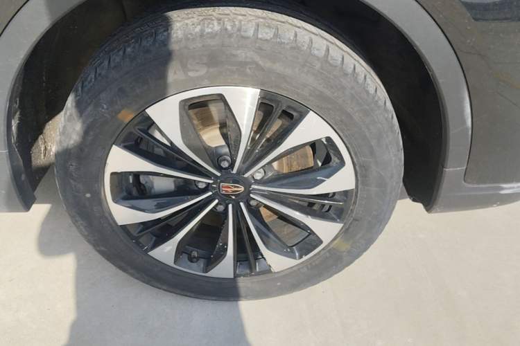 Used Hongqi HS7 2022 3.0T Automatic All-Wheel Drive ZhiLian Flagship Edition Five Seats Right Front Wheel Hub