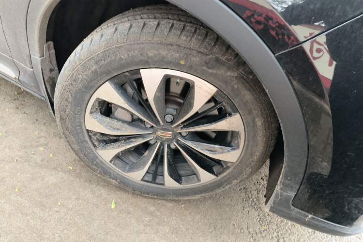 Used Hongqi HS7 2022 2.0T DCT Two-Wheel Drive Smart Connect Flagship Edition Five Seats Right Front Wheel Hub