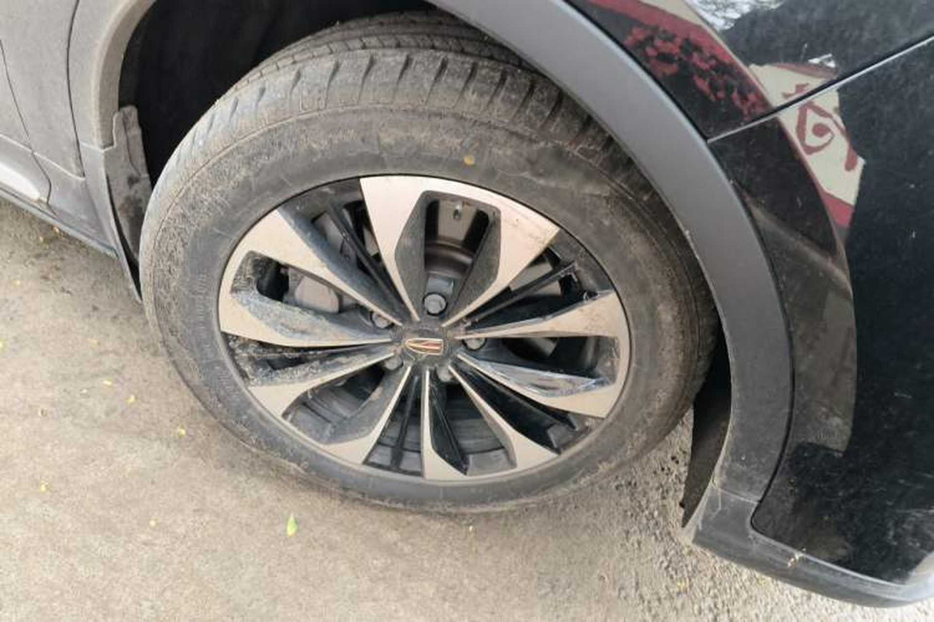 Used Hongqi HS7 2022 2.0T DCT Two-Wheel Drive Smart Connect Flagship Edition Five Seats Right Front Wheel Hub