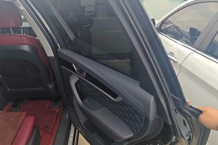 Used Hongqi HS7 2022 2.0T DCT Two-Wheel Drive Smart Connect Flagship Edition Five Seats Right Rear Door Interior