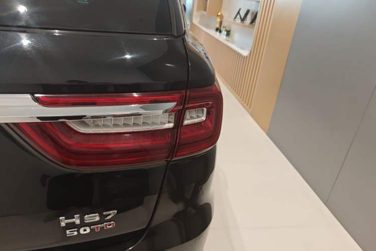 Used Hongqi HS7 2022 3.0T Automatic All-Wheel Drive ZhiLian Flagship Edition Five Seats Right Rear Taillight