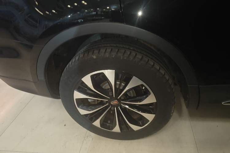 Used Hongqi HS7 2022 2.0T DCT Two-Wheel Drive Smart Connect Flagship Edition Five Seats Right Rear Wheel Hub
