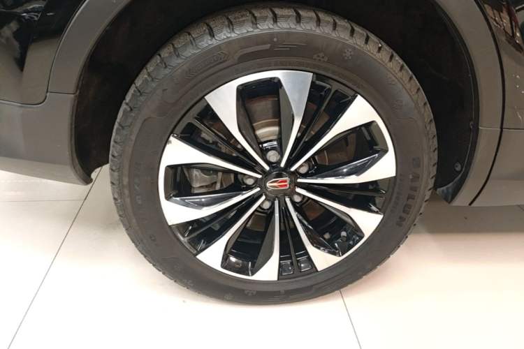 Used Hongqi HS7 2022 2.0T DCT Two-Wheel Drive Smart Connect Flagship Edition Seven Seats Right Rear Wheel Hub