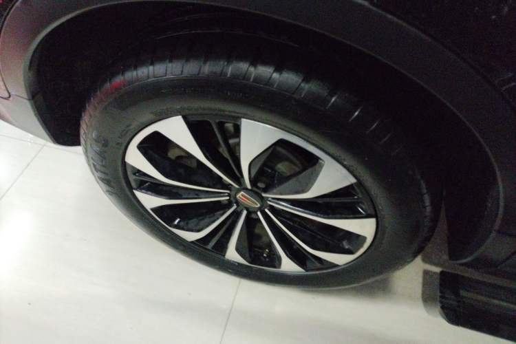 Used Hongqi HS7 2022 2.0T DCT Two-Wheel Drive Smart Connect Flagship Edition Seven Seats Right Rear Wheel Hub