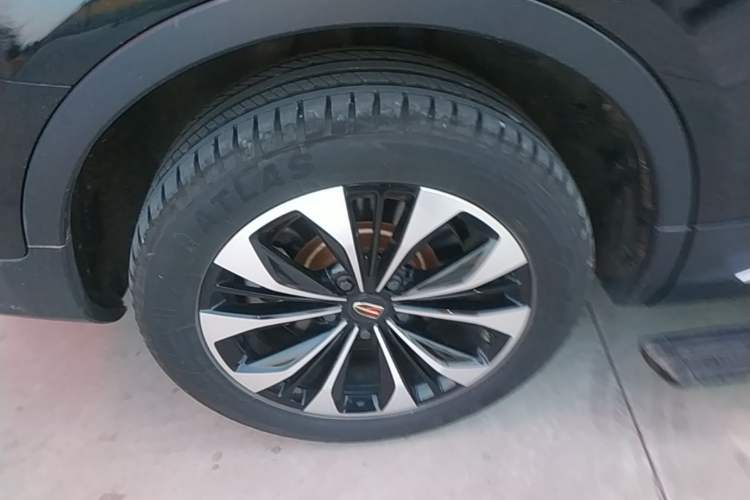 Used Hongqi HS7 2022 2.0T DCT Two-Wheel Drive Smart Connect Flagship Edition Seven Seats Right Rear Wheel Hub