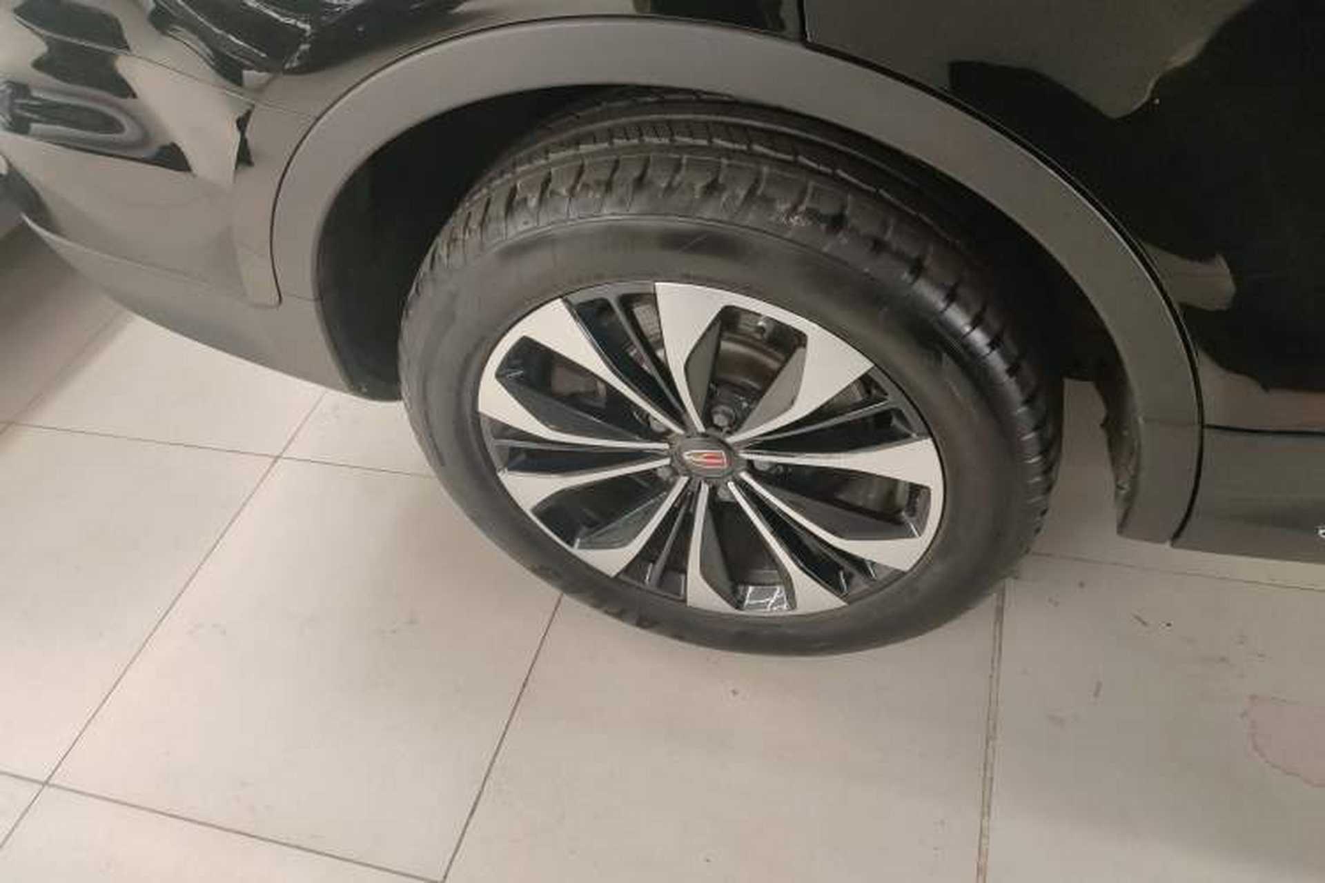 Used Hongqi HS7 2022 2.0T DCT Two-Wheel Drive Smart Connect Flagship Edition Five Seats Right Rear Wheel Hub