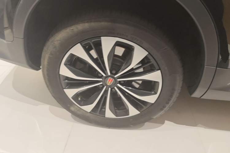 Used Hongqi HS7 2022 3.0T Automatic All-Wheel Drive ZhiLian Flagship Edition Five Seats Right Rear Wheel Hub
