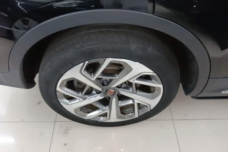 Used Hongqi HS7 2022 2.0T DCT Two-Wheel Drive Smart Connect Flagship Edition 7 Seats Right Rear Wheel Hub