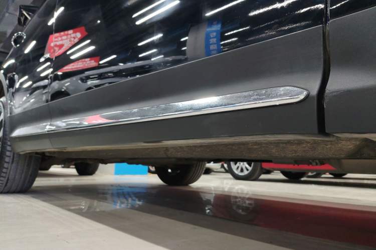 Used Hongqi HS7 2022 3.0T Automatic All-Wheel Drive ZhiLian Flagship Edition Five Seats Right Side Sill