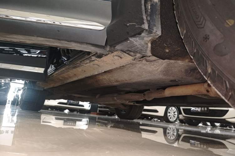 Used Hongqi HS7 2022 2.0T DCT Two-Wheel Drive Smart Connect Flagship Edition Seven Seats Right Side Sill
